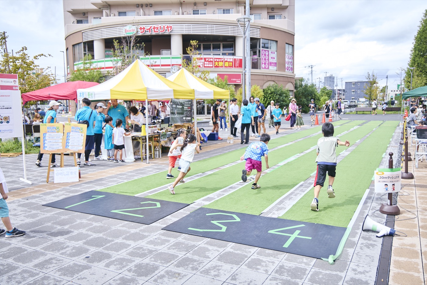戸田駅前広場で開催されたJOIN with SIGNALの様子